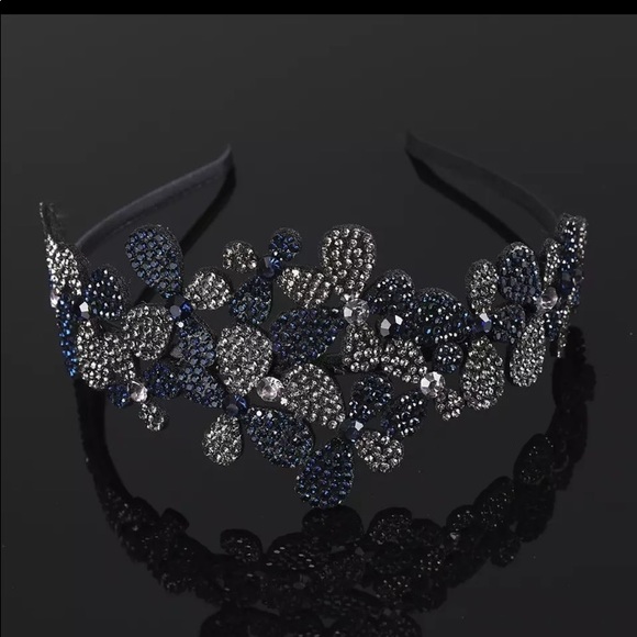 ❤️TRULY UNIQUE BLUE AND GREY CRYSTAL AND RHINESTONE HAIR BAND❤️$15 EACH OR 2/$25 - Picture 1 of 5